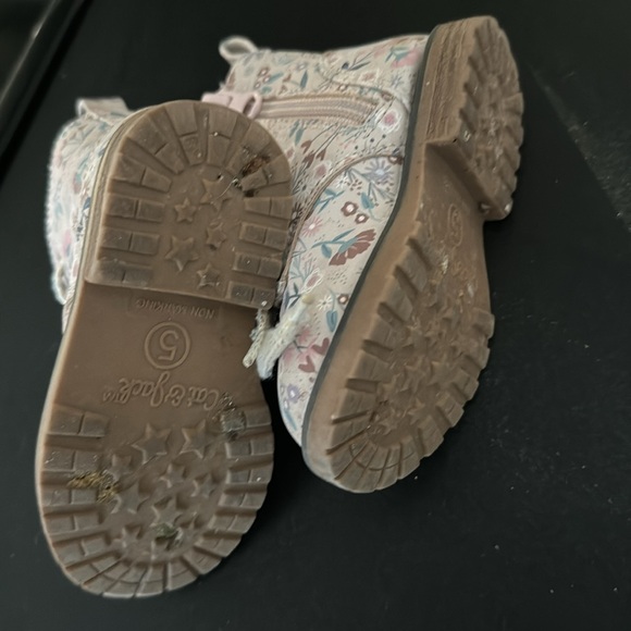 Cat & Jack toddler size 5 girls boots with zip sides - Picture 3 of 3